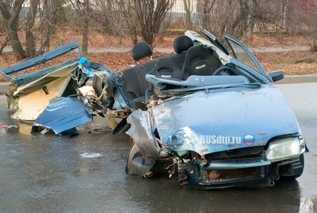 «Ладу» разорвало на части в результате ДТП в Казани 