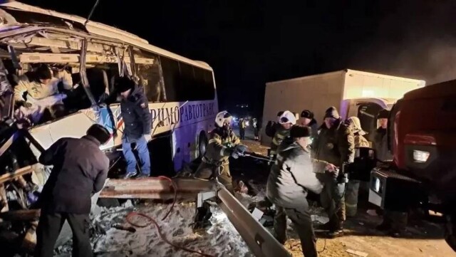 Автобус и большегруз столкнулись в Приморском крае: есть погибшие и пострадавшие 