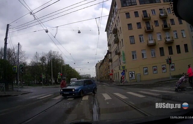 Чуть не сбил 