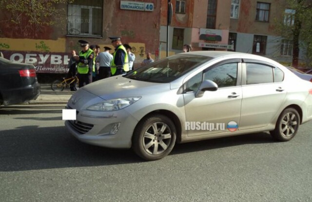 В Екатеринбурге ребенок погиб, попав под колеса двух автомобилей 