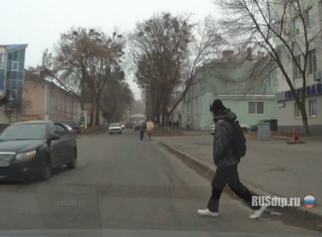 Люди в наушниках 