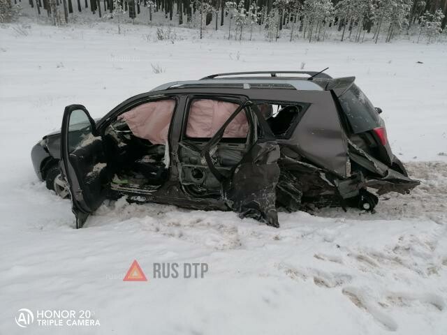 Три автомобиля столкнулись на трассе Вологда — Новая Ладога 