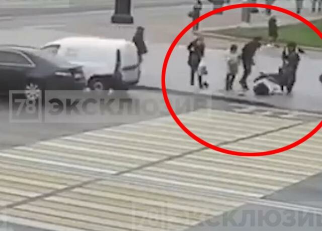 В Петербурге автомобиль сбил двоих пешеходов. ВИДЕО