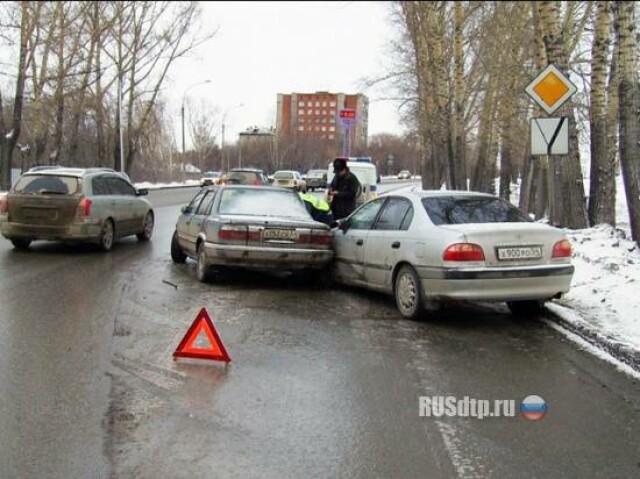 В Новосибирске столкнулись две Тойоты 
