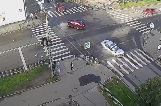 ДТП на перекрестке в Петрозаводске. Оба нарушали?
