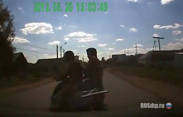 Дети на скутере 