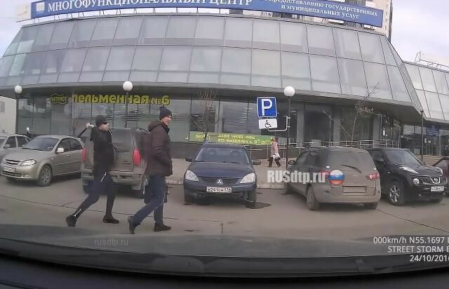 В Челябинске среди бела дня совершено разбойное нападение