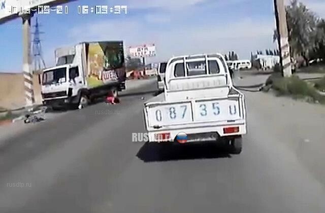 В Бишкеке грузовик сбил двоих детей