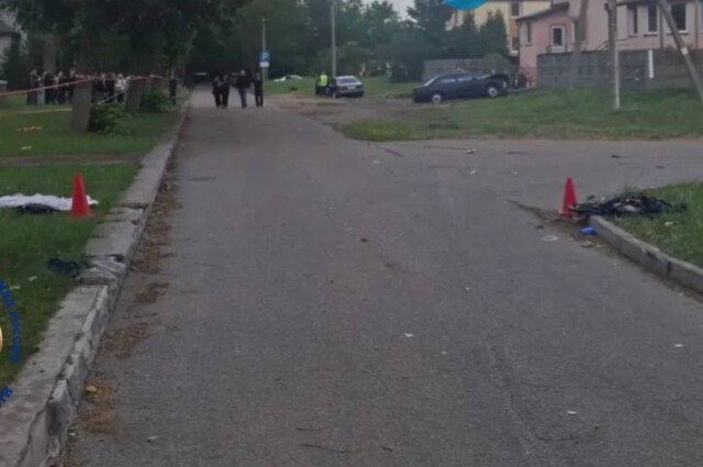 В Калининграде «Мерседес» сбил женщину с двумя детьми: видео с камеры 