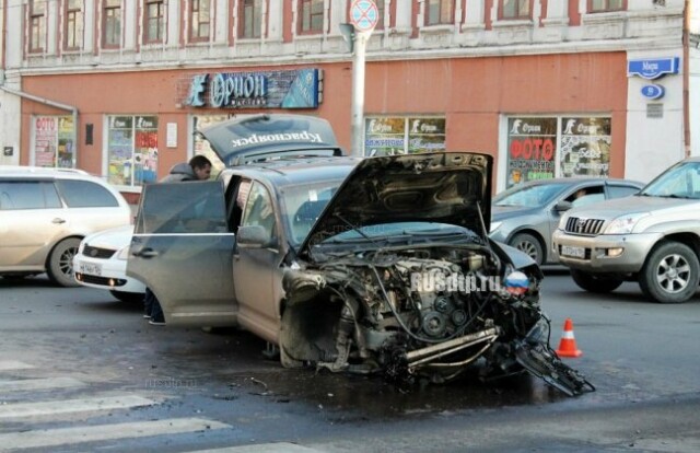 Жёсткая авария на перекрестке Мира — Вейнбаума в Красноярске 