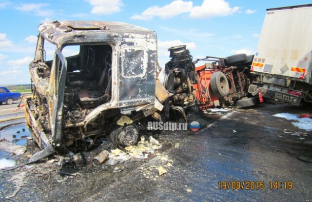 Два человека погибли в массовом ДТП с возгоранием на трассе М-4 «Дон» 