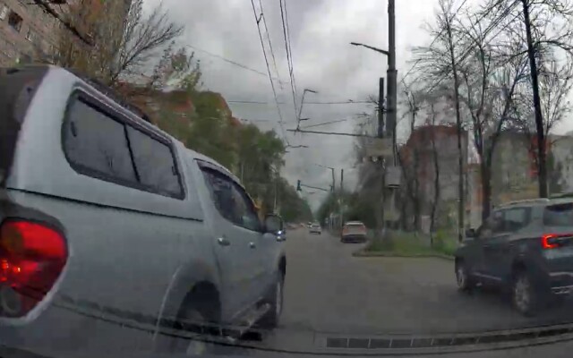 ДТП в Ярославле: водитель автомобиля Mitsubishi L200 скрылся 