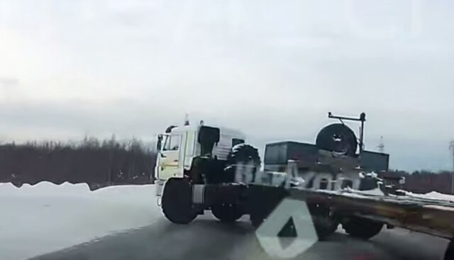 «Рено» и Камаз столкнулись на 692-м километре трассы «Тюмень — Ханты-Мансийск»: пострадал ребенок 