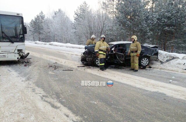 Один человек погиб при столкновении автобуса и двух автомобилей в Перми 