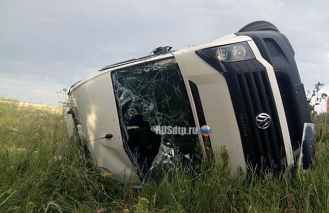 Пассажирский микроавтобус перевернулся в Оренбургской области. Пострадали 9 человек 