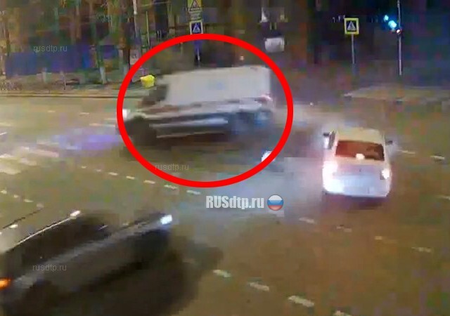 ДТП с участием скорой помощи и такси в Краснодаре 