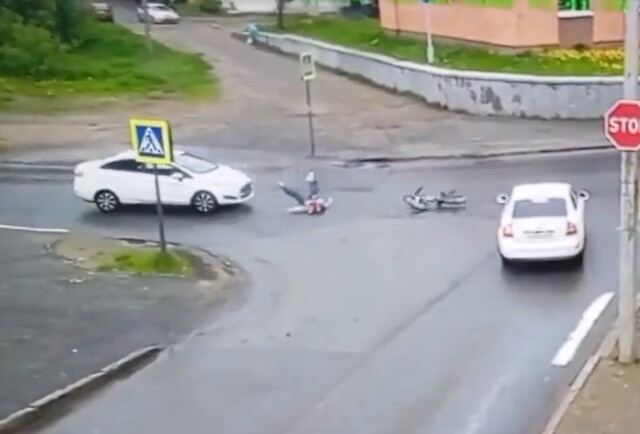 «Не спешилась»: 13-летняя попала под колеса автомобиля в Архангельске