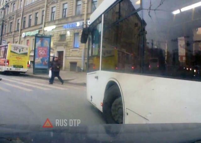 ДТП с автобусом на Невском проспекте в Санкт-Петербурге