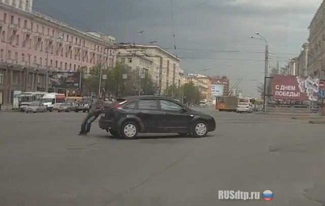 Не забываем про ручник 