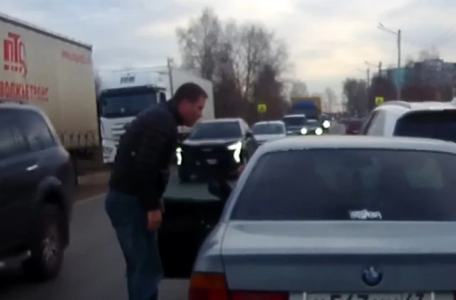 Лихач на BMW едва не устроил ДТП в Кирове