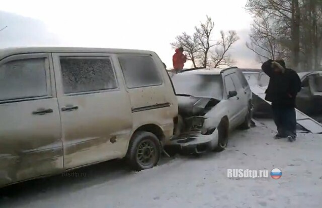 Под Барнаулом из-за непогоды столкнулись 15 автомобилей 