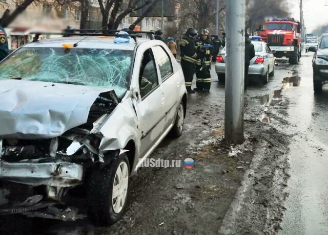 В Томске Renault Logan въехал в толпу пешеходов 