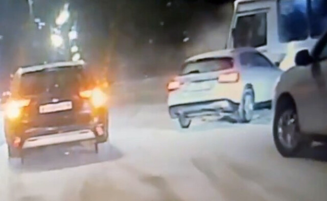 Автобус вынесло на встречную полосу под Казанью 