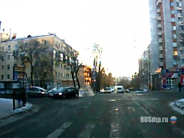 Устроил замес на перекрестке 