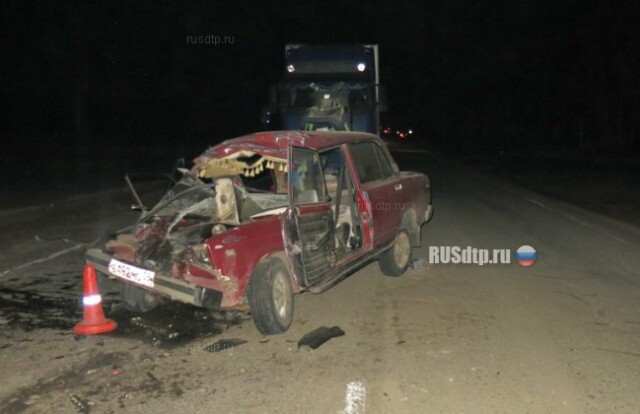Двое погибли при столкновении «Жигулей» с фурой в Иркутской области 