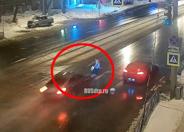 В Перми водитель «Infiniti» сбил женщину и скрылся. ВИДЕО 