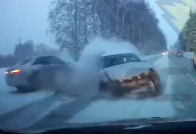 Четыре автомобиля столкнулись под Новосибирском