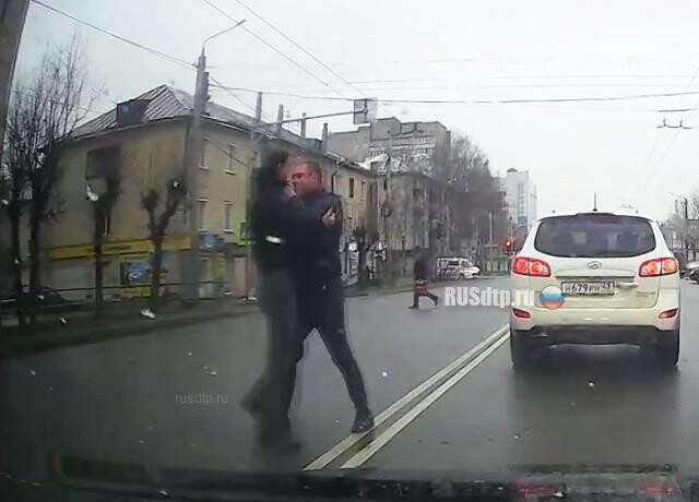 ДТП и конфликт на дороге в Кирове