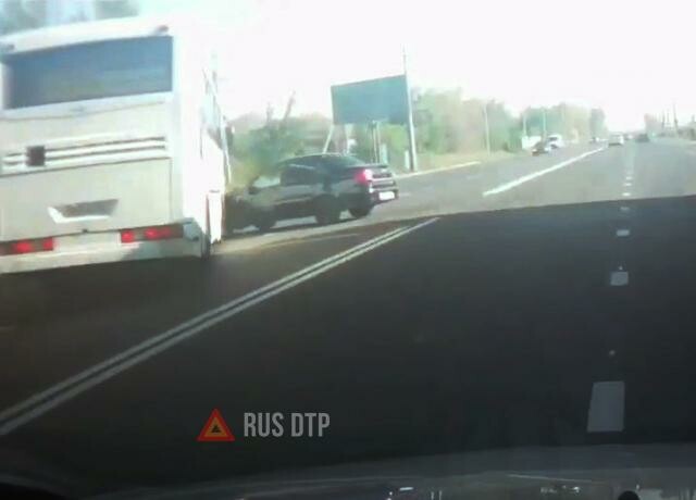 Автобус и легковушка столкнулись в Тольятти