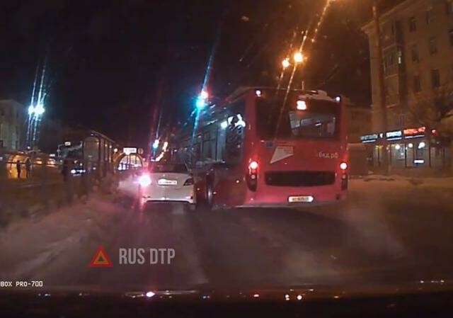 ДТП в Казани с участием автомобиля и автобуса