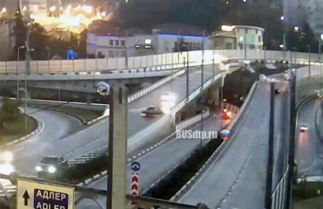 ВИДЕО: 8 автомобилей столкнулись на дублере Курортного проспекта в Сочи 