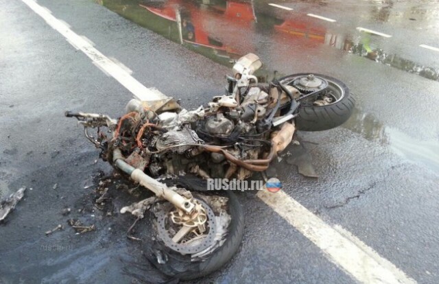 Автомобиль и мотоцикл столкнулись на Лыткаринском шоссе в Подмосковье 