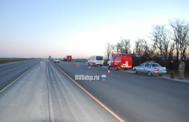 В Ростовской области женщина на паркетнике врезалась в стоящую Ладу. Погиб человек 