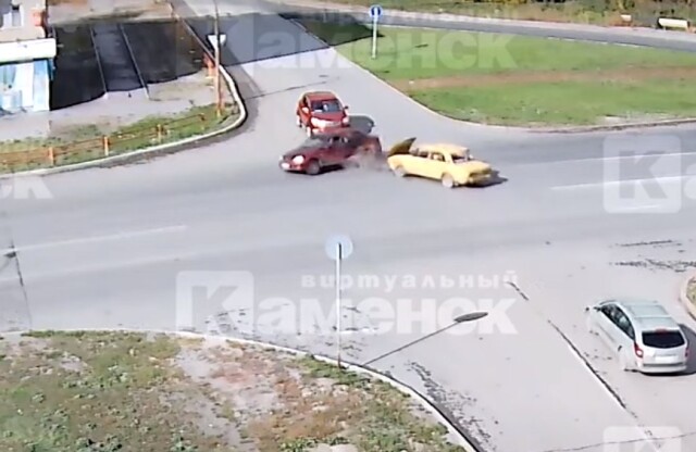 Пенсионер на «Жигулях» устроил ДТП на перекрестке в Каменске-Уральском 