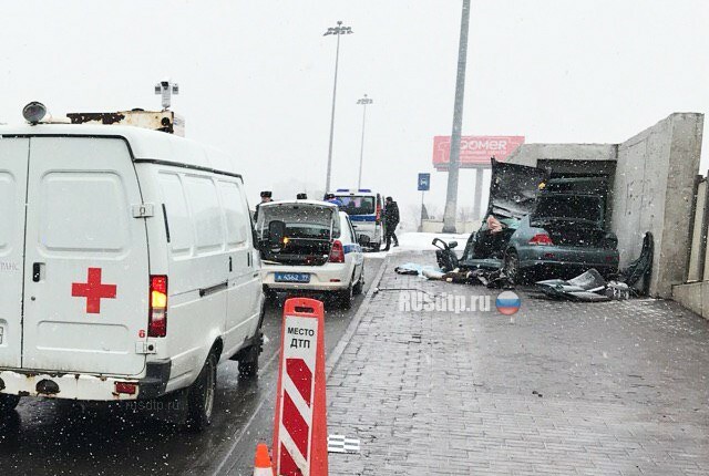 Водитель легковушки погиб в ДТП на въезде в Кутузовский тоннель в Москве 
