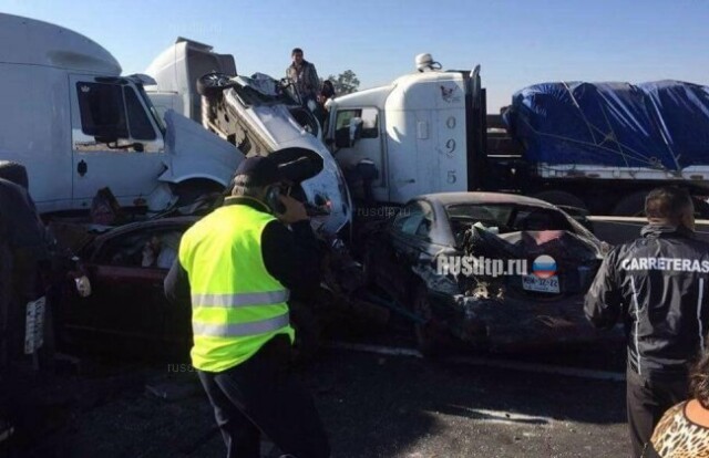 Массовое ДТП с участием 80 автомобилей произошло в Мексике. Погибли 9 человек 