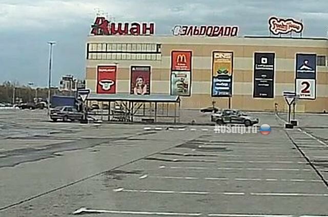 ДТП на парковке ТЦ «Премьер» в Рязани