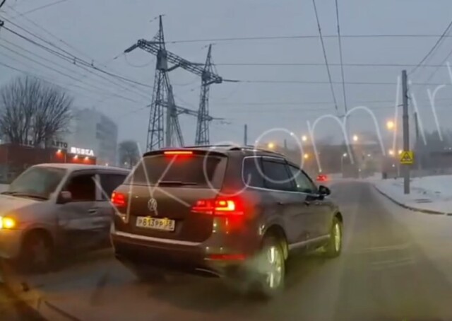 В Иркутске неуверенный водитель выехал со второстепенной и спровоцировал ДТП