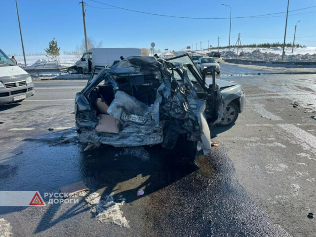 В Оренбургской области фура смяла «Ладу Приору» 