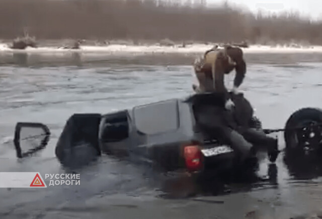 Камчатские охотники утонули в реке на внедорожнике