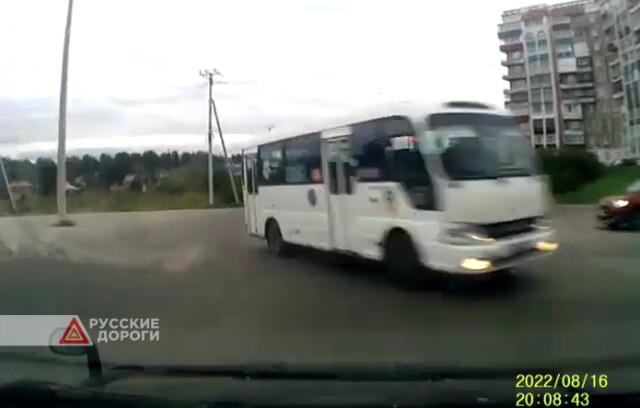 В Прокопьевске автобус не пропустил встречный Mitsubishi