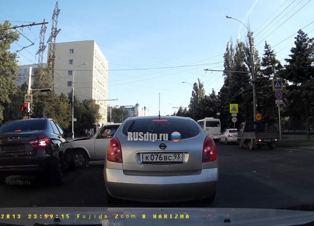 Парень на Весте ехал по встречке на красный (с)