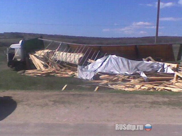 Столкновение лесовоза и автобуса под Саратовом 