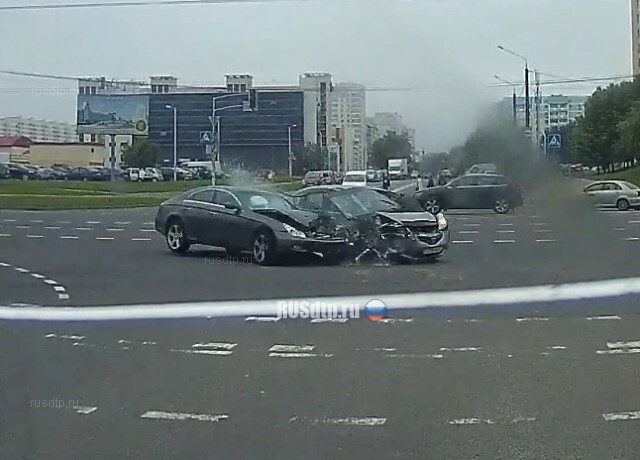 Момент ДТП на перекрестке в Минске