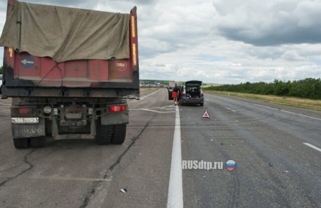 В Воронежской области грузовик столкнулся с двумя легковушками 