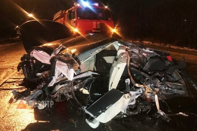 Audi разорвало на части в результате ДТП в Архангельске 